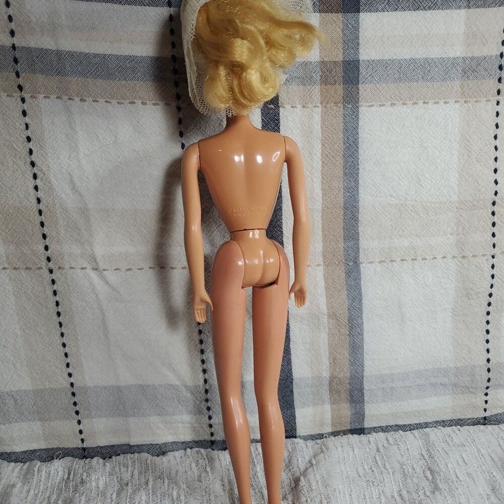 Vtg Barbie Doll 1988 Mattel Malaysia w/ 3 Genuine Barbie Outfits Clothes Lot‎ - Picture 4 of 11